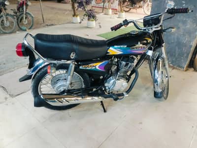 UNIQUE UD 125 2021 MINT CONDITION 1ST OWNER ILON MY NAME