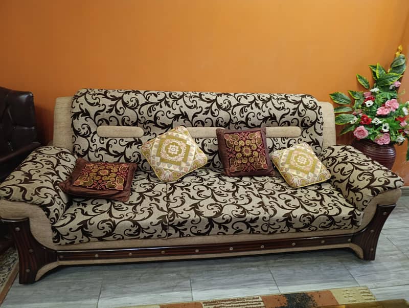 7 seater sofa set with table 0