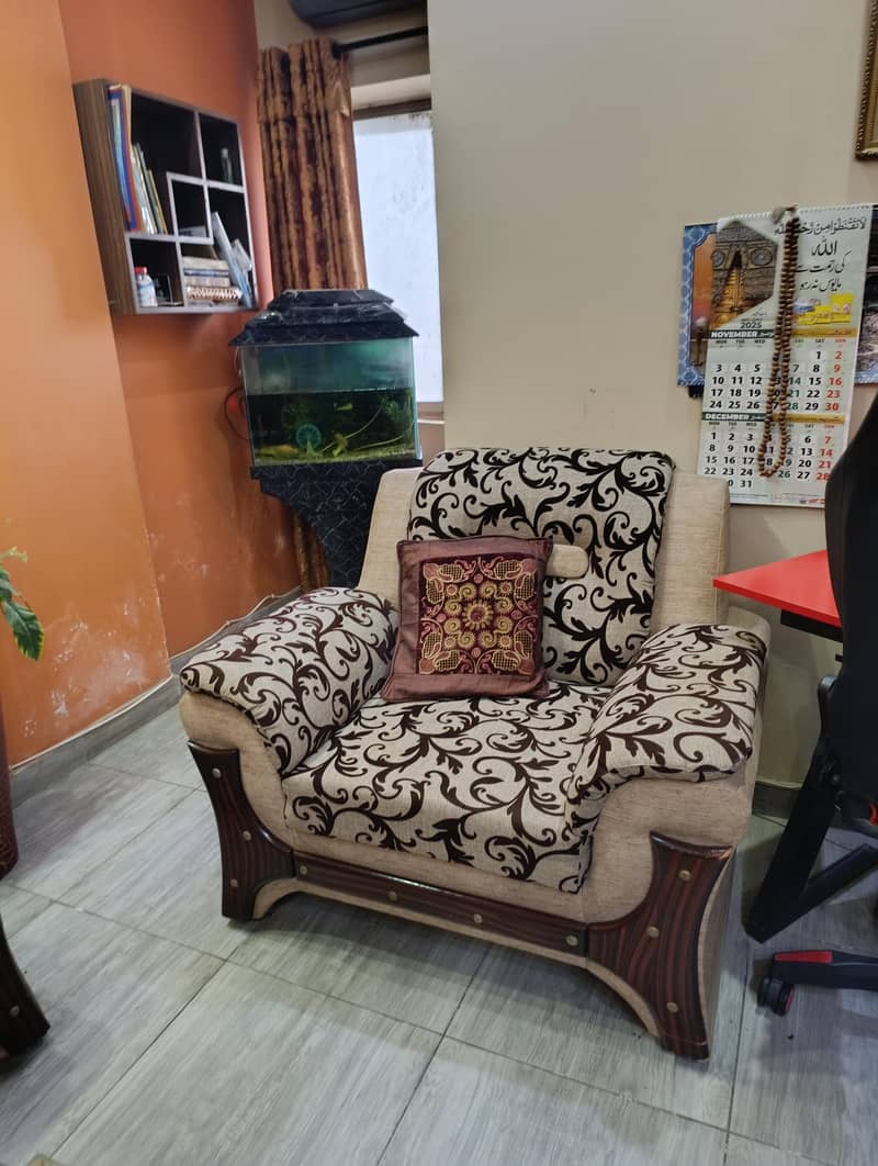 7 seater sofa set with table 2