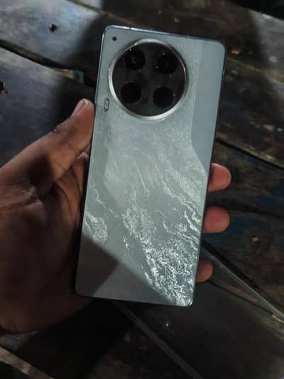 Tecno CAMON 30