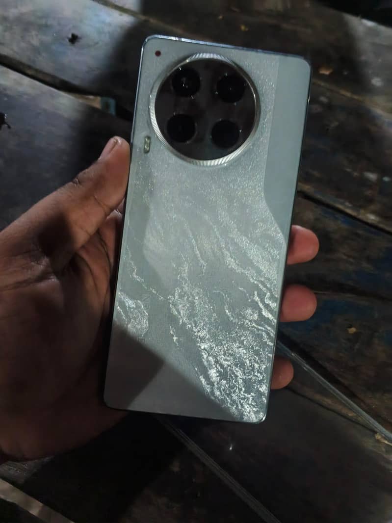 Tecno CAMON 30 0
