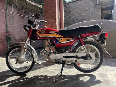 Honda CD70 (2025)