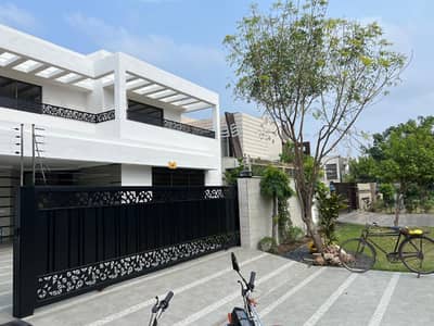 D H A Lahore 1 kanal Owner Build Design House with 100% original pics Available For Sale