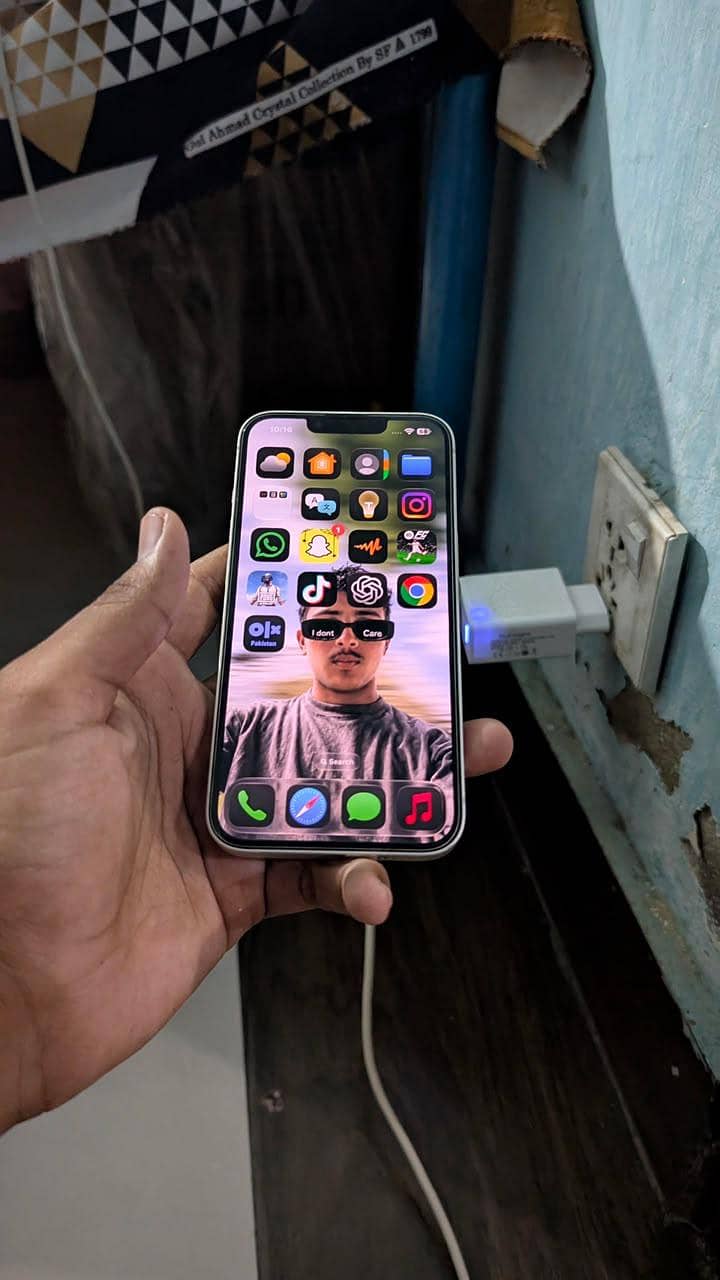 Apple iPhone 13 4