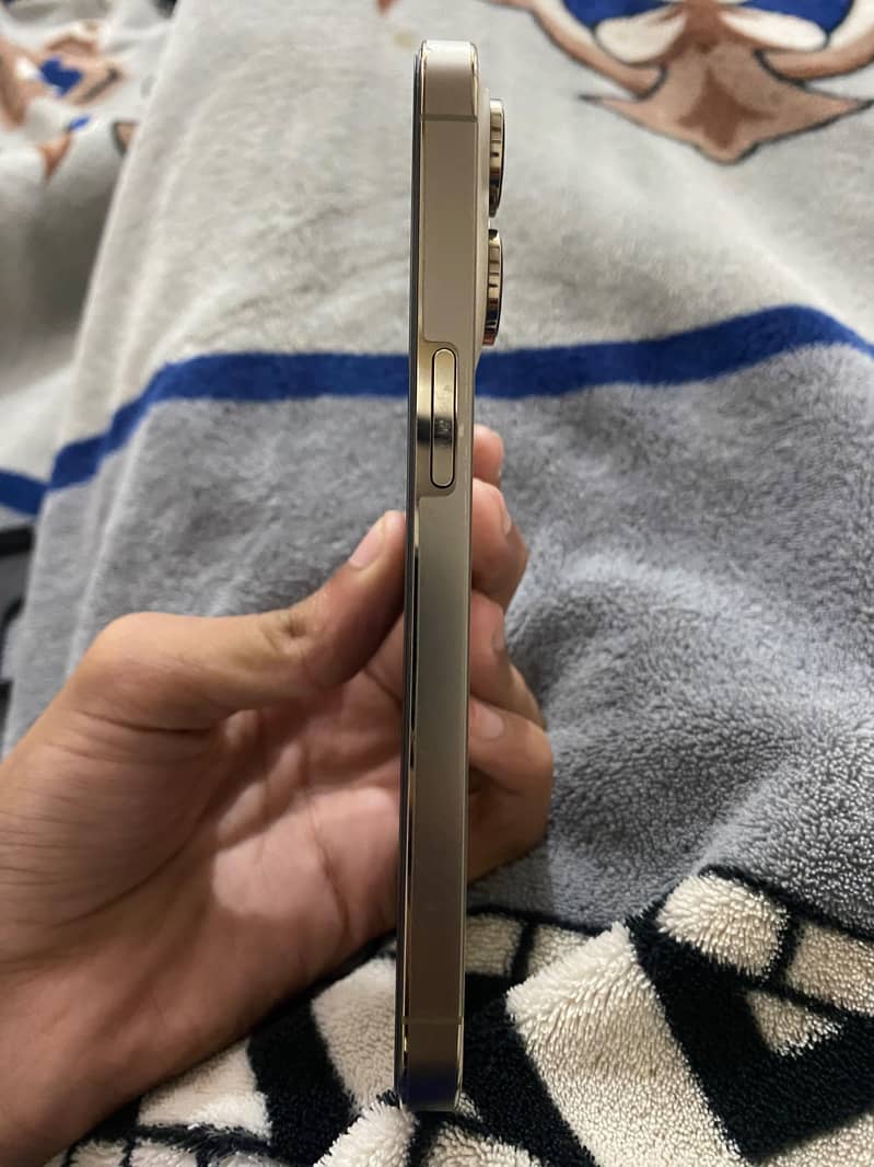Apple iPhone 14 Pro 2