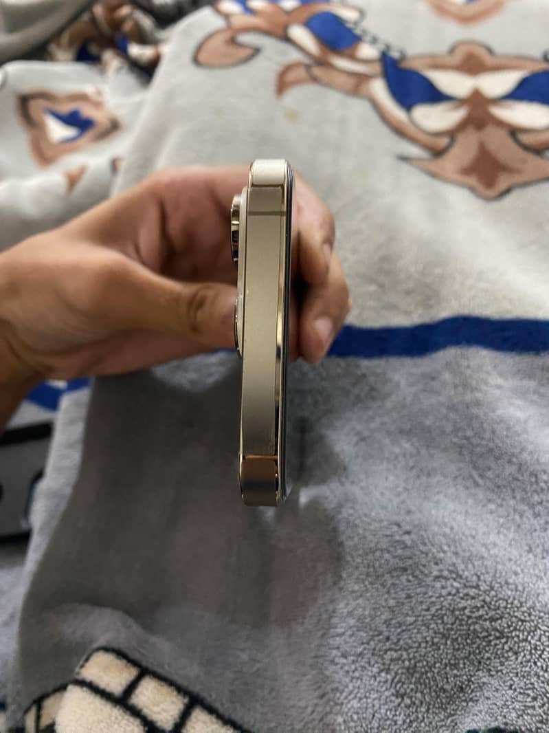 Apple iPhone 14 Pro 4