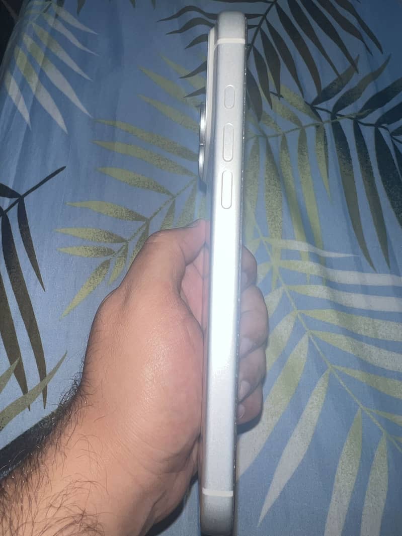 Apple iPhone 17 Pro Max 4