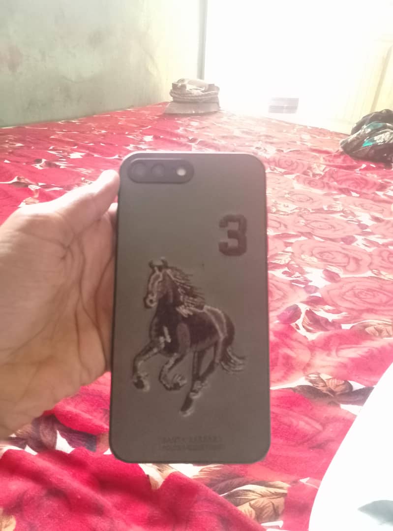Apple iPhone 8 Plus 1