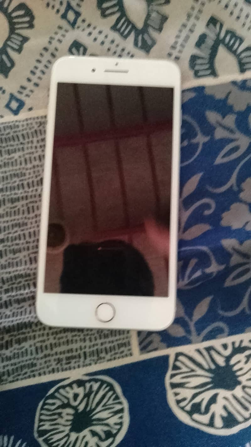 Apple iPhone 8 Plus 3