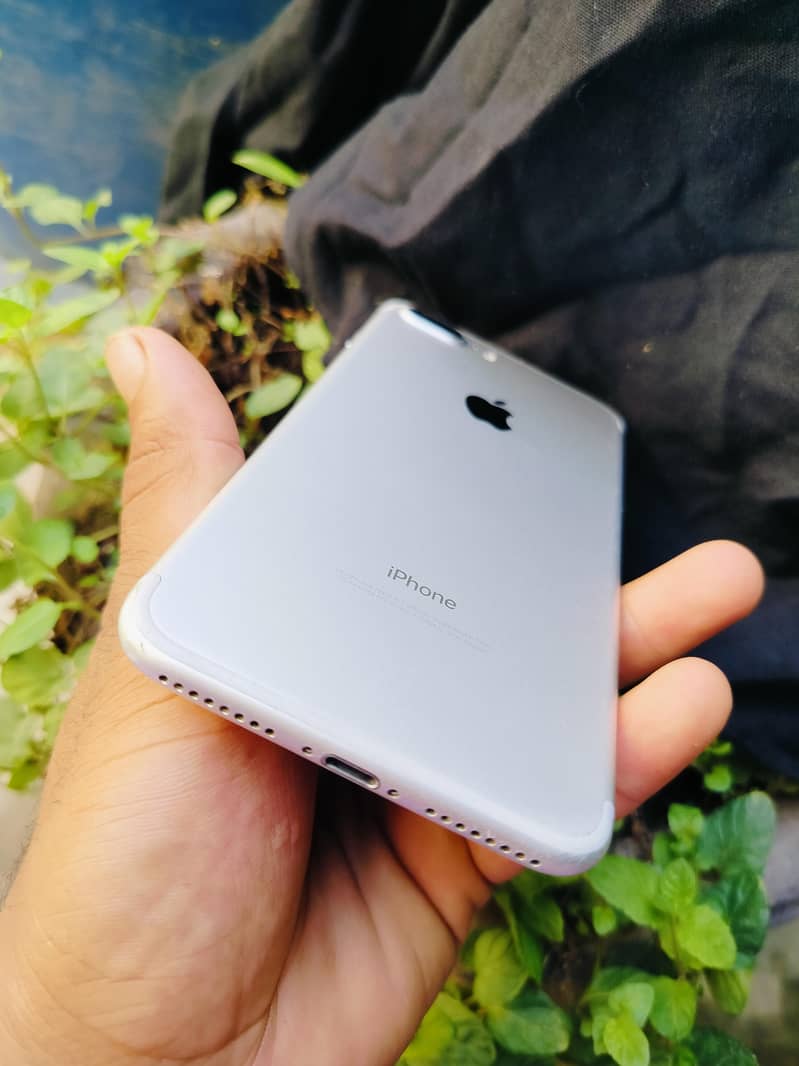 Apple iPhone 7 Plus 3