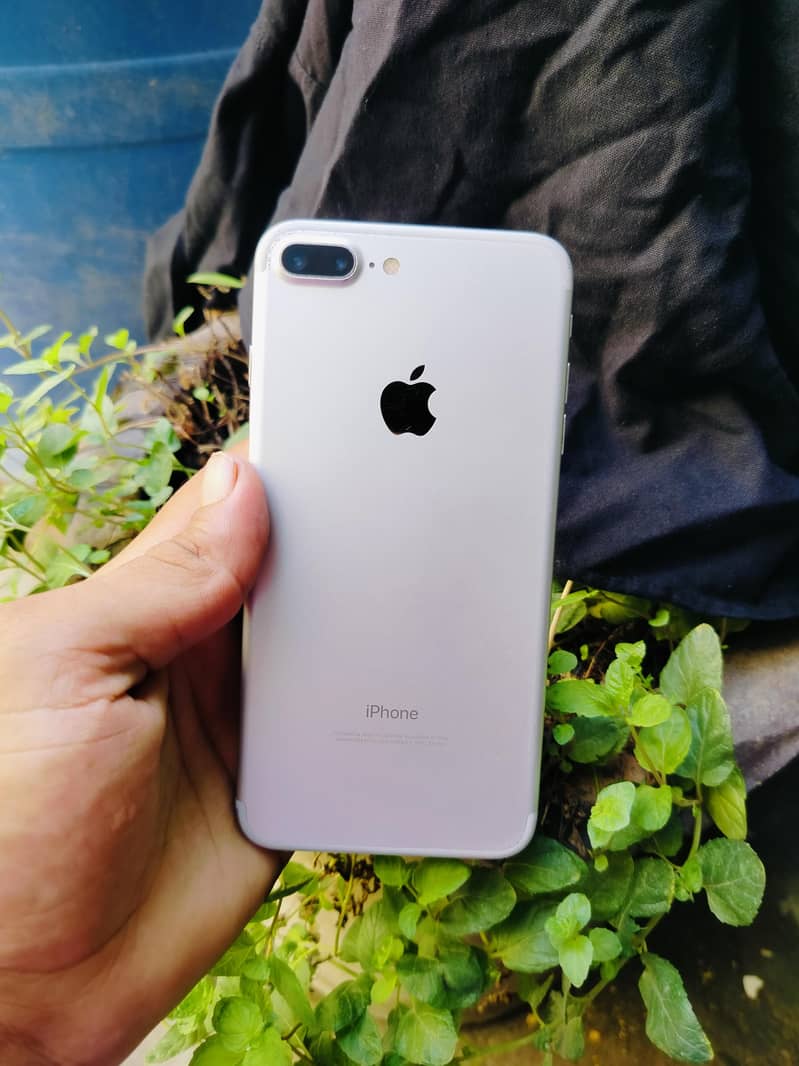 Apple iPhone 7 Plus 5
