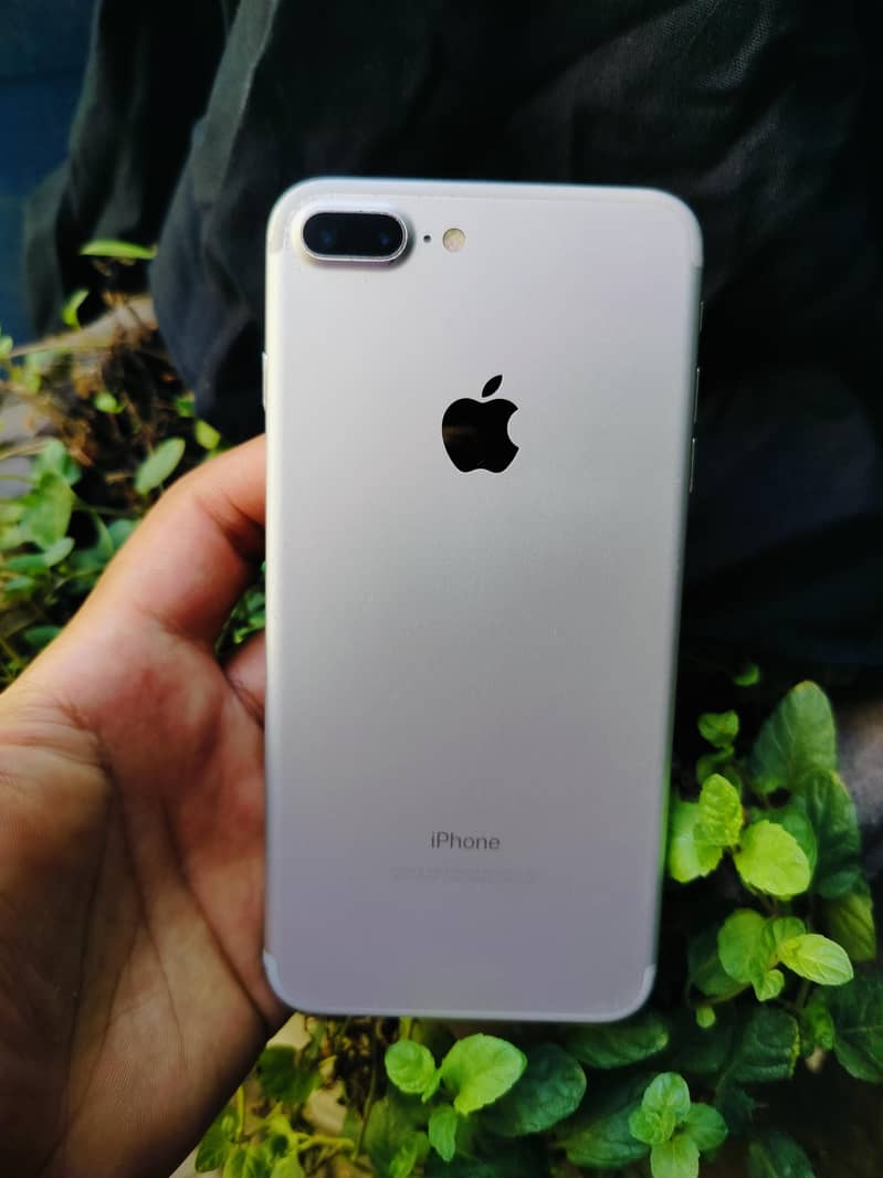 Apple iPhone 7 Plus 8