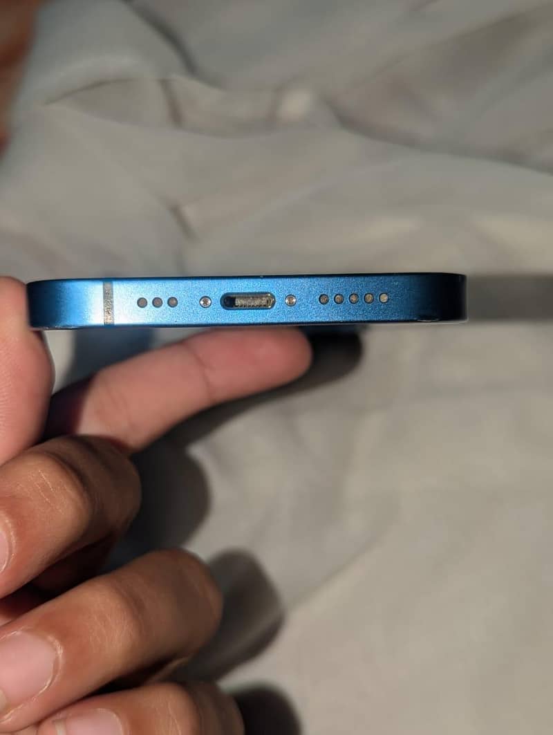 Apple iPhone 13 2