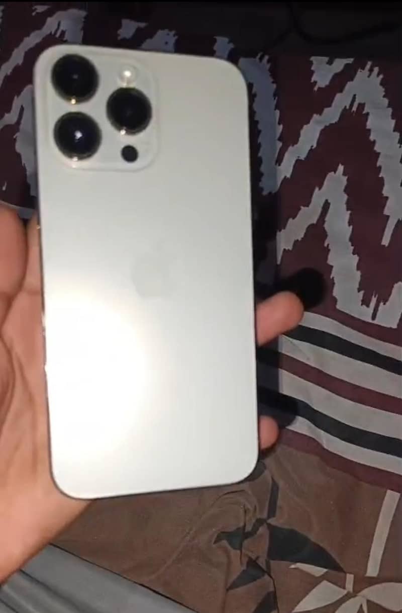 Apple iPhone 14 Pro Max 1