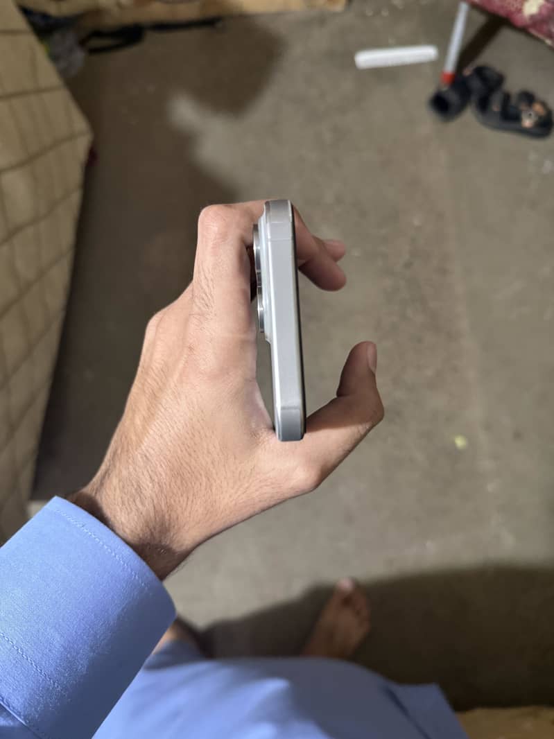 Apple iPhone 15 Pro Max 3