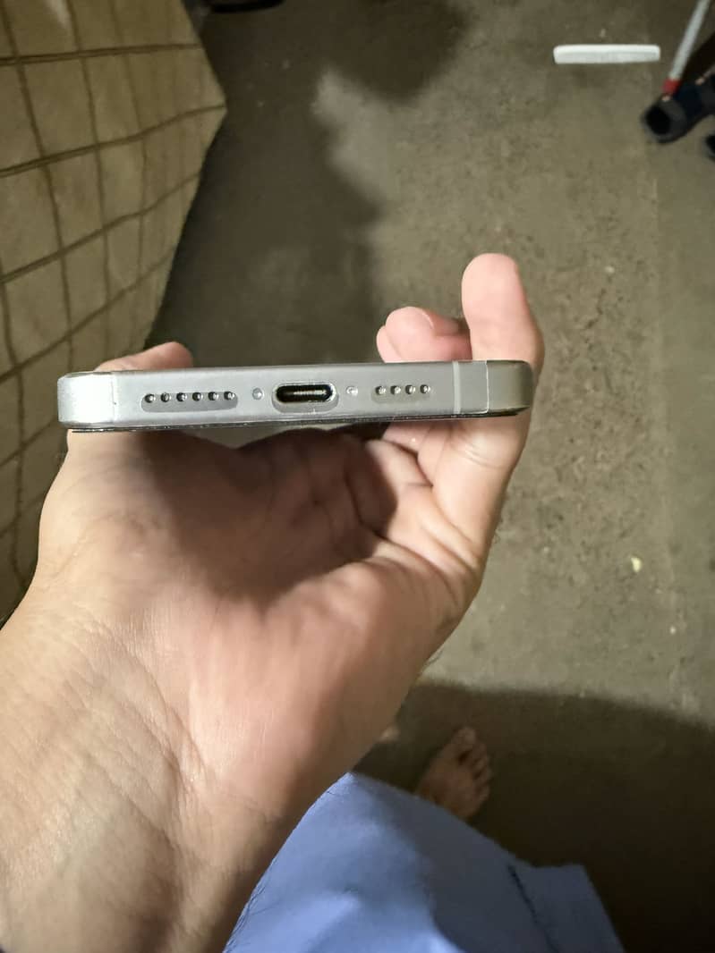 Apple iPhone 15 Pro Max 4