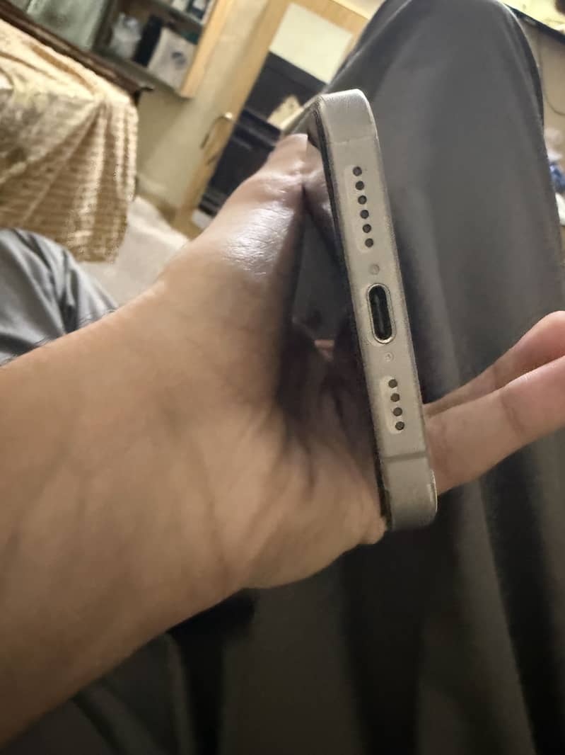 Apple iPhone 15 Pro Max 6