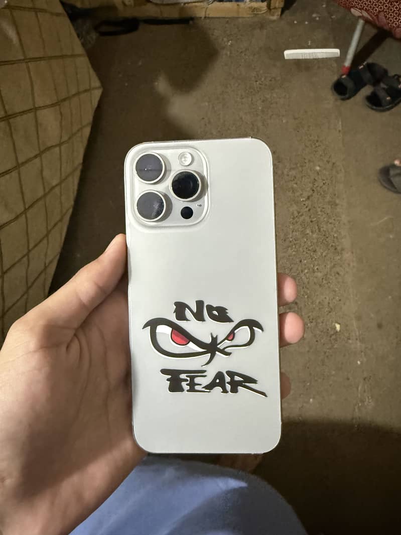 Apple iPhone 15 Pro Max 9