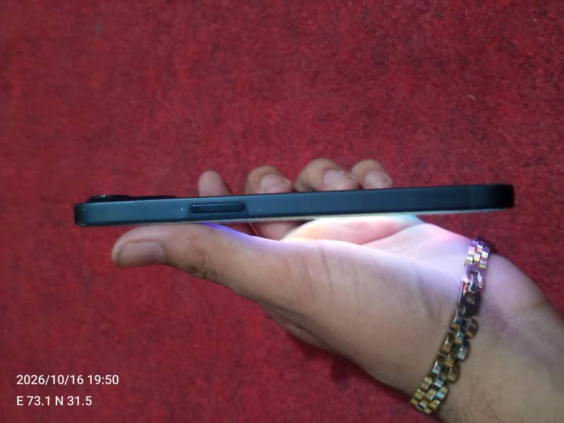 Apple iPhone 13 1