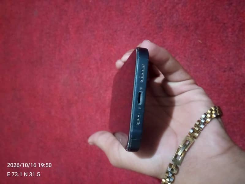 Apple iPhone 13 2