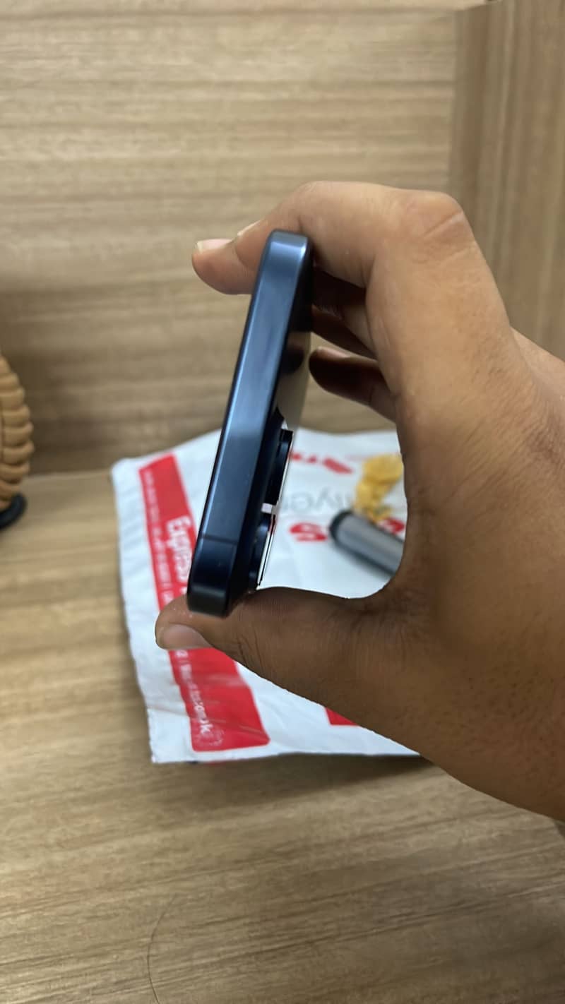 Apple iPhone 15 Pro Max 3