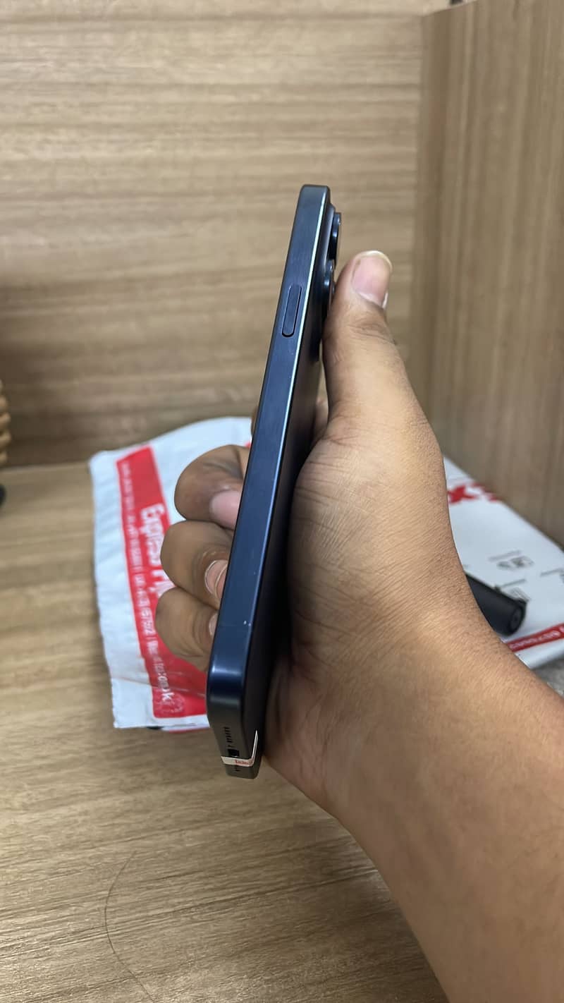 Apple iPhone 15 Pro Max 4