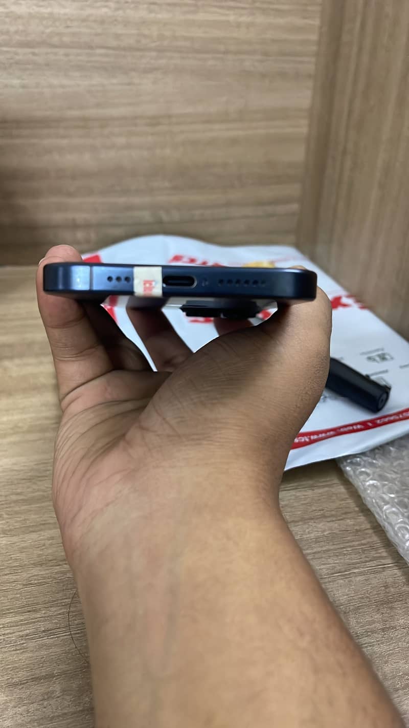 Apple iPhone 15 Pro Max 5