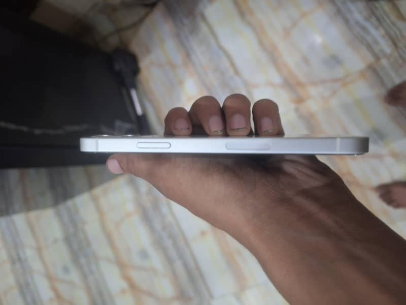 Apple iPhone 12 3