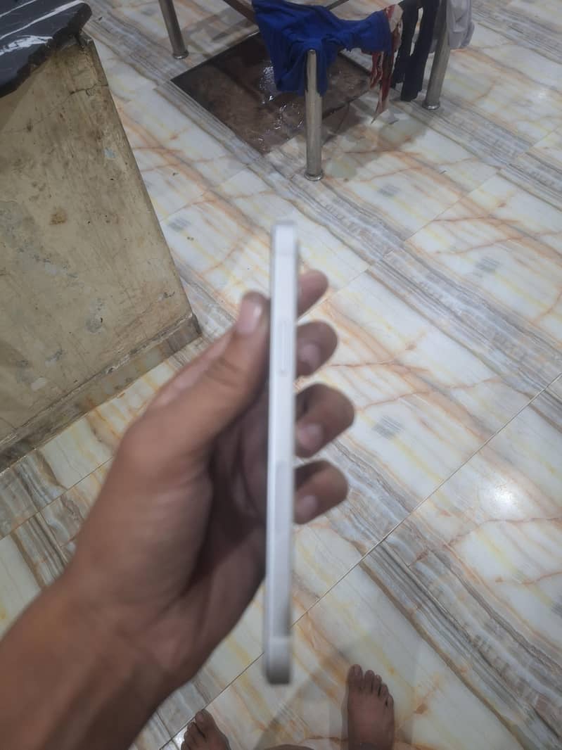 Apple iPhone 12 4
