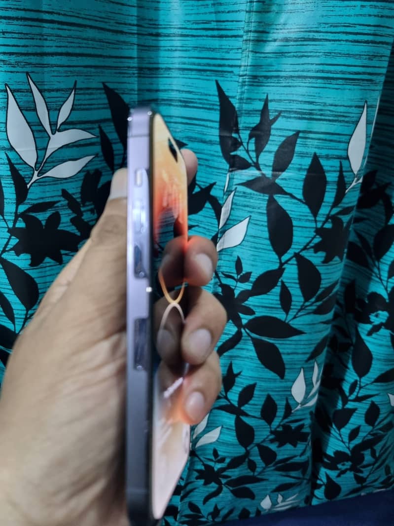 Apple iPhone 14 Pro 1