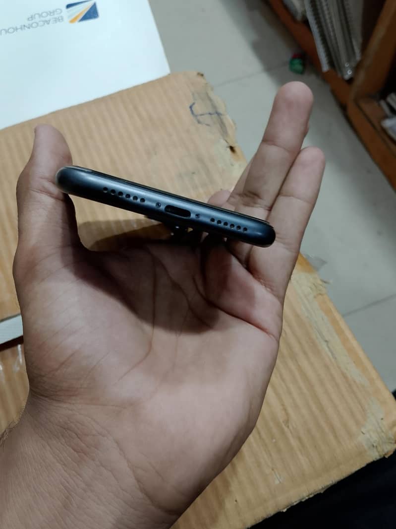 Apple iPhone 11 3