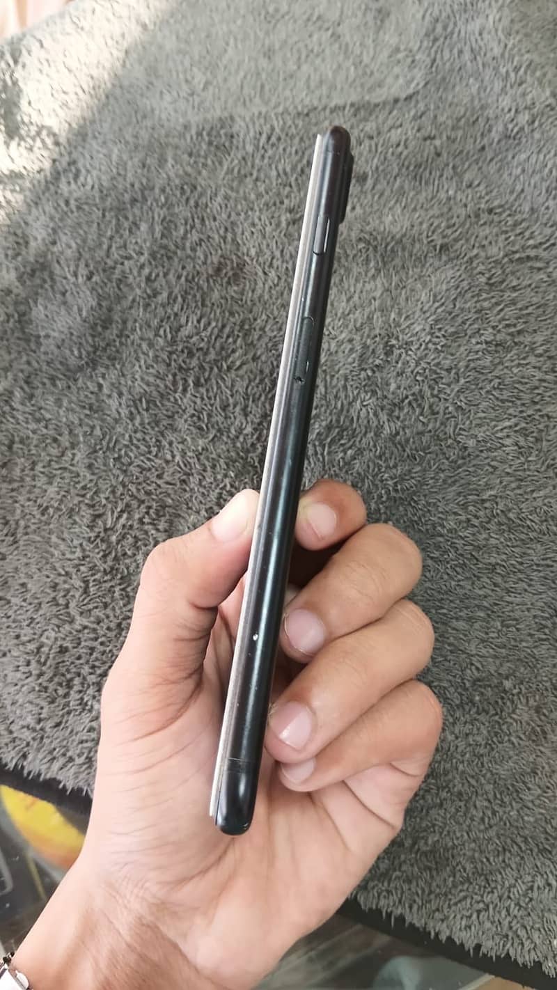 Apple iPhone 7 Plus read description 6