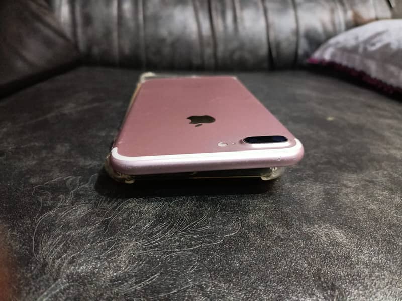 Apple iPhone 7 Plus 9