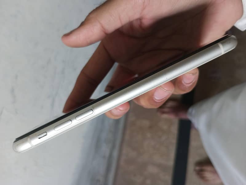 Apple iPhone 11 6