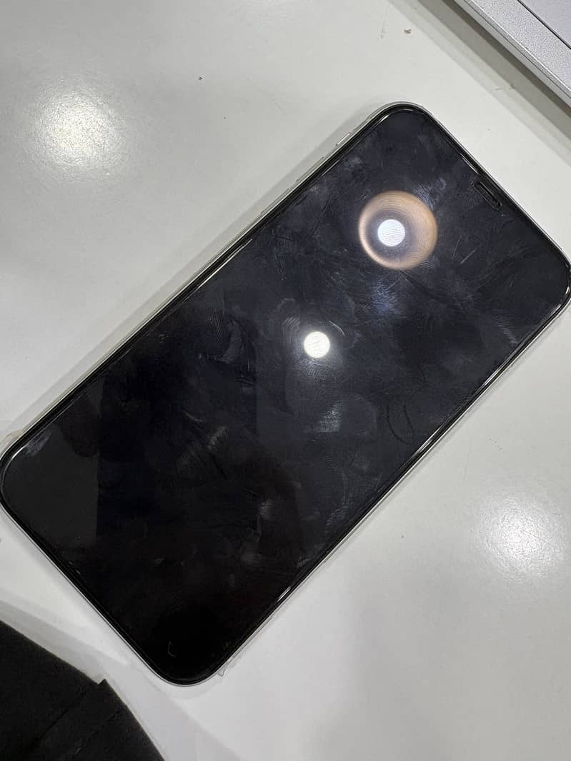 Apple iPhone 11 0