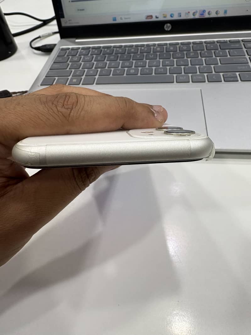 Apple iPhone 11 7