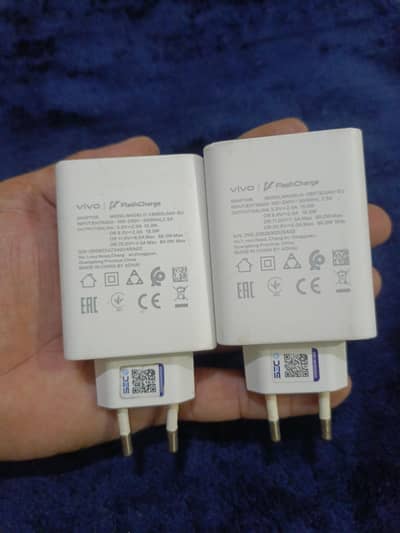 Vivo. 80W  orgnial charger. 2 pes