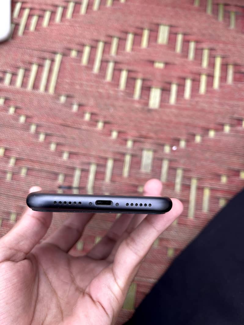 Apple iPhone 11 3
