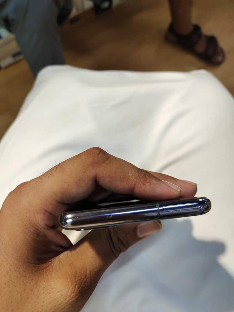 Samsung Mobile S20 Plus 3