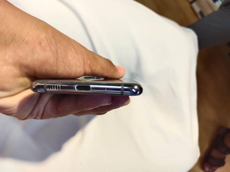 Samsung Mobile S20 Plus 4