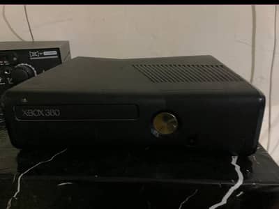 xbox 360Slim with all assessries urgent sale price negoiable