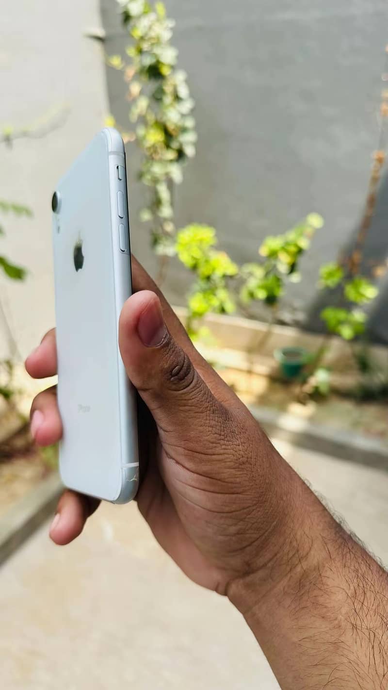 Apple iPhone XR 1