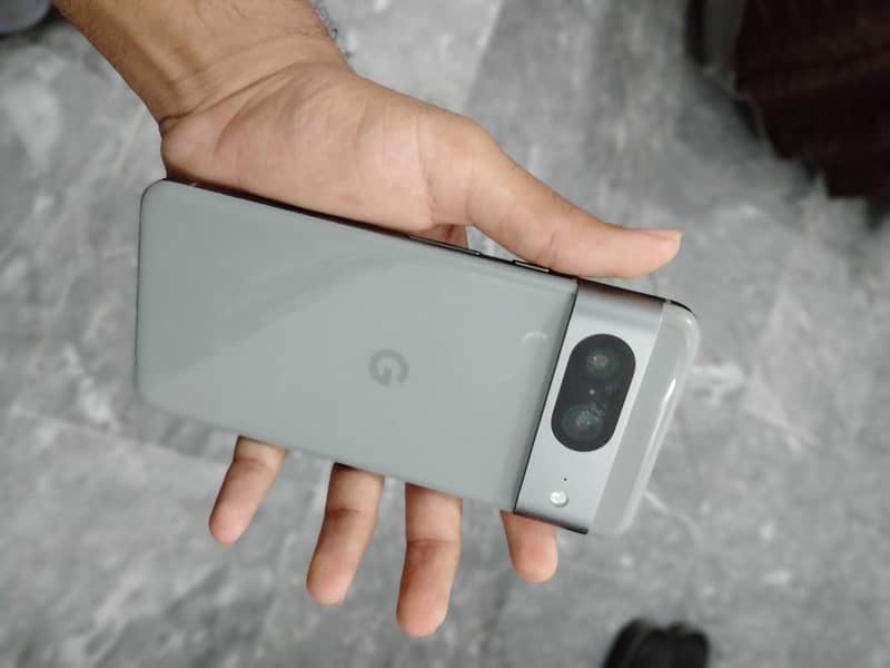 Google Pixel 8 4