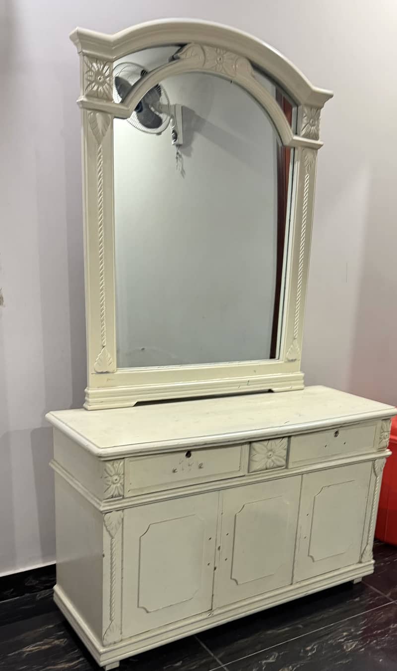 dressing table 0