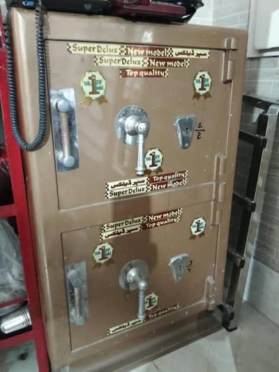 Heavy duty safe locker