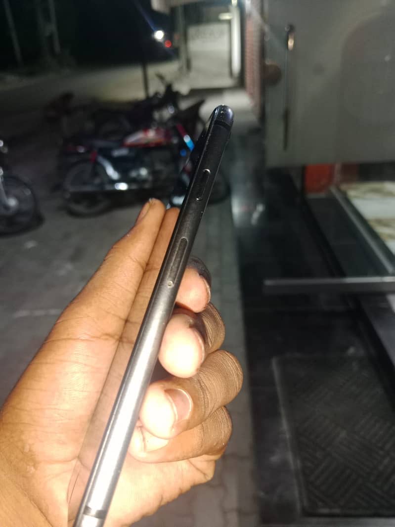 Apple iPhone 8 3