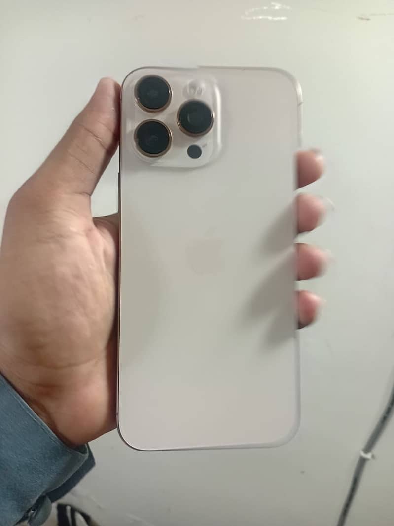 Apple iPhone 16 Pro Max 0