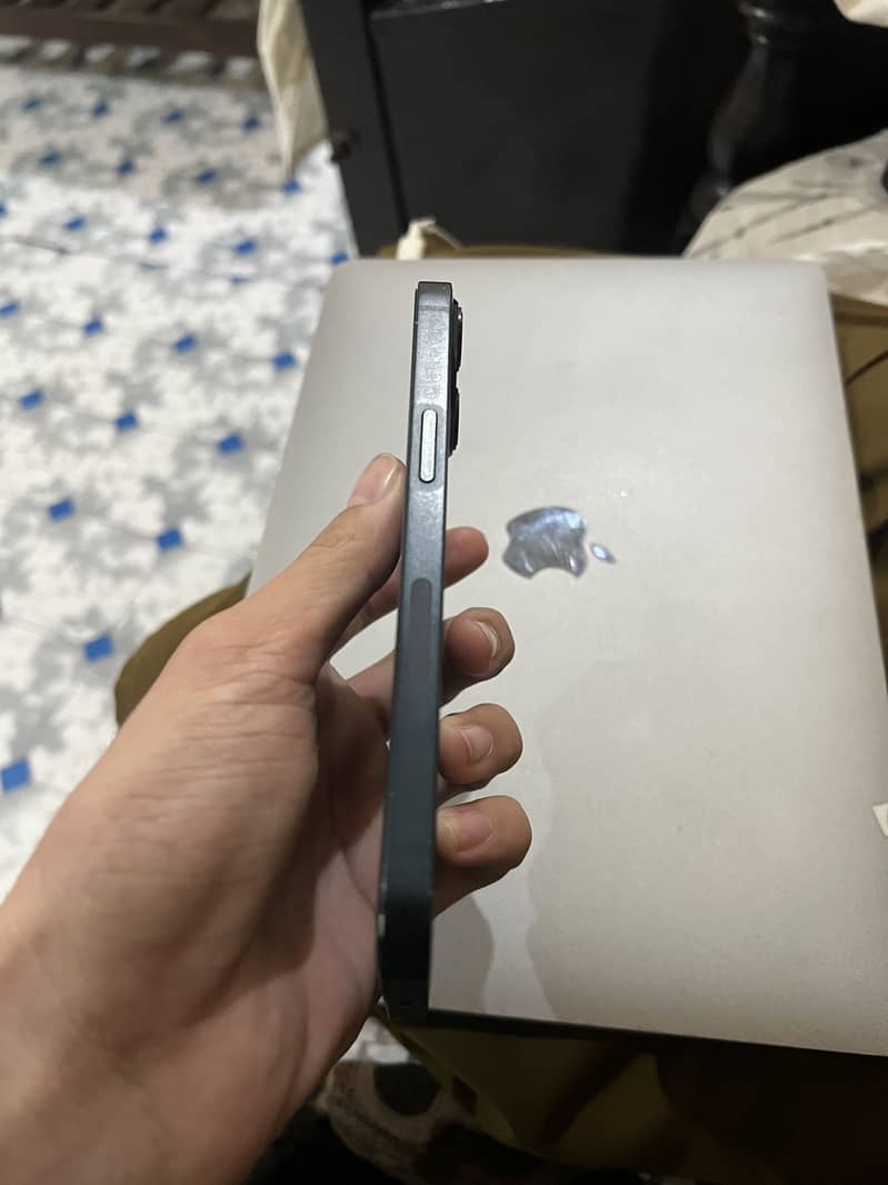 Apple iPhone 13 1
