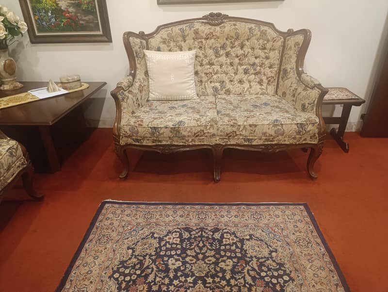 sofa sets and single sofain excellent condition.  DHA 5