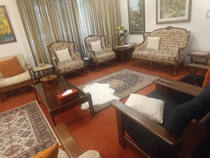sofa sets and single sofain excellent condition.  DHA 8